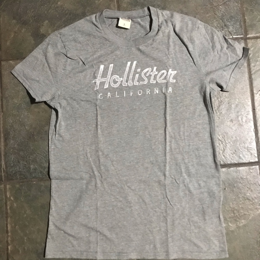 gray hollister t-shirt